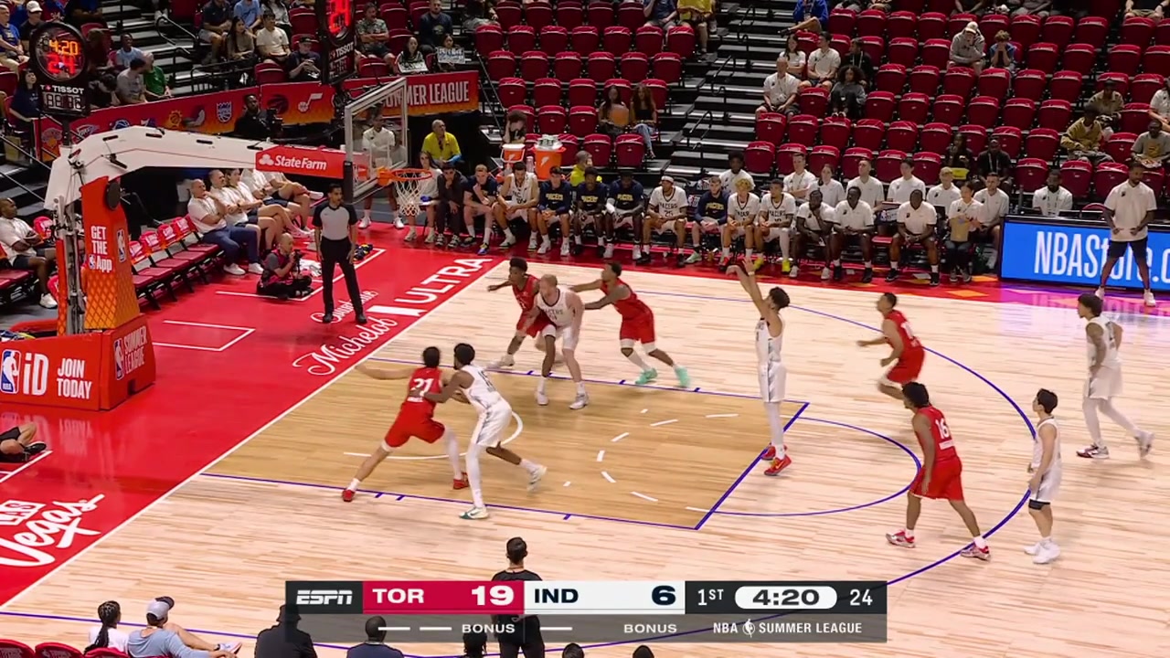 AJ Hoggard with the layup and the 3-pointer off assists by Malik Thomas and Hoggard finds Tyreke Key for the layup with replaysHoggard with the 'angel wings' celebration as the Knicks go up 24-6 early in the 1st quarter