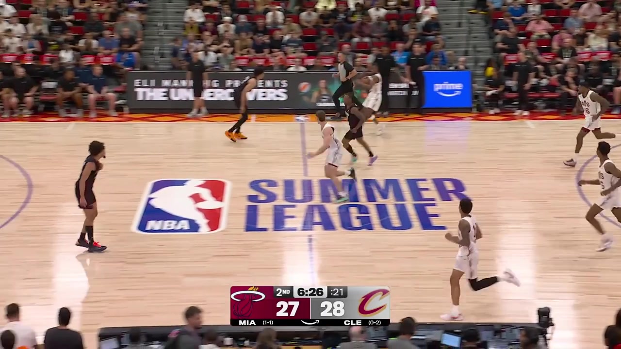 Meleek Thomas with the 3-pointer to give him 19 points