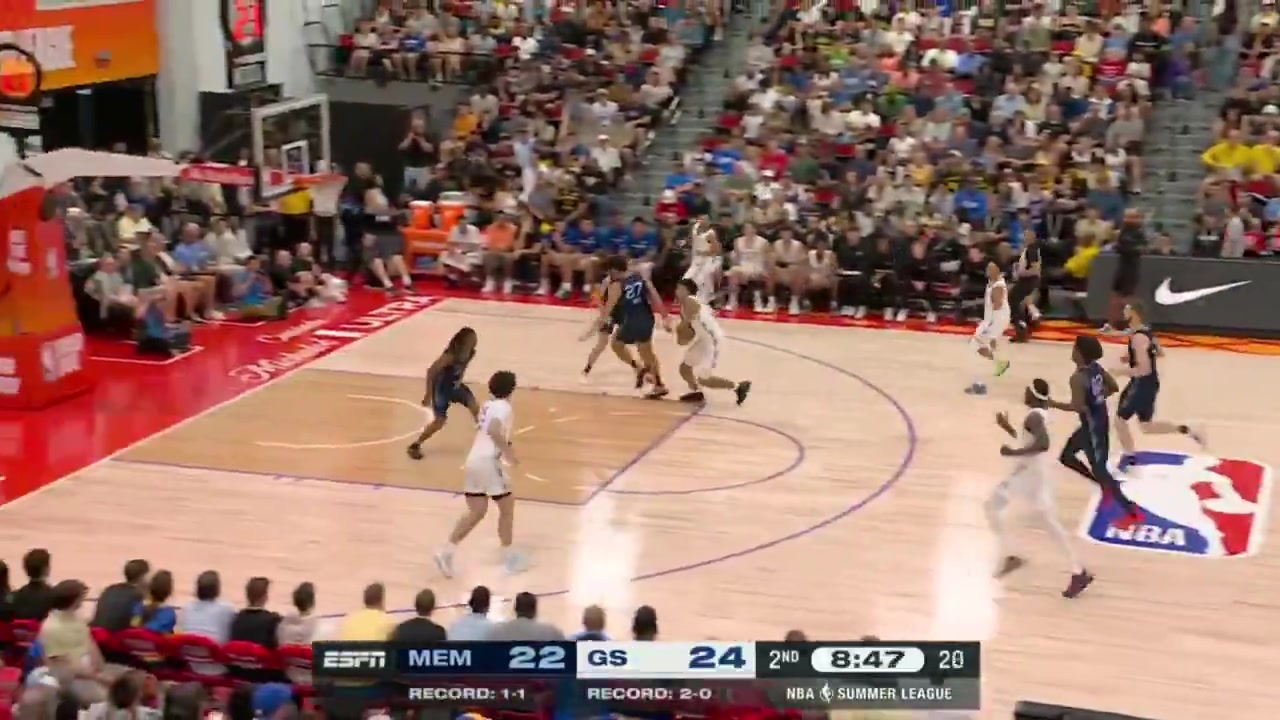 Yaxel Lendeborg bumps Cameron Boozer out the way for a floater on transition