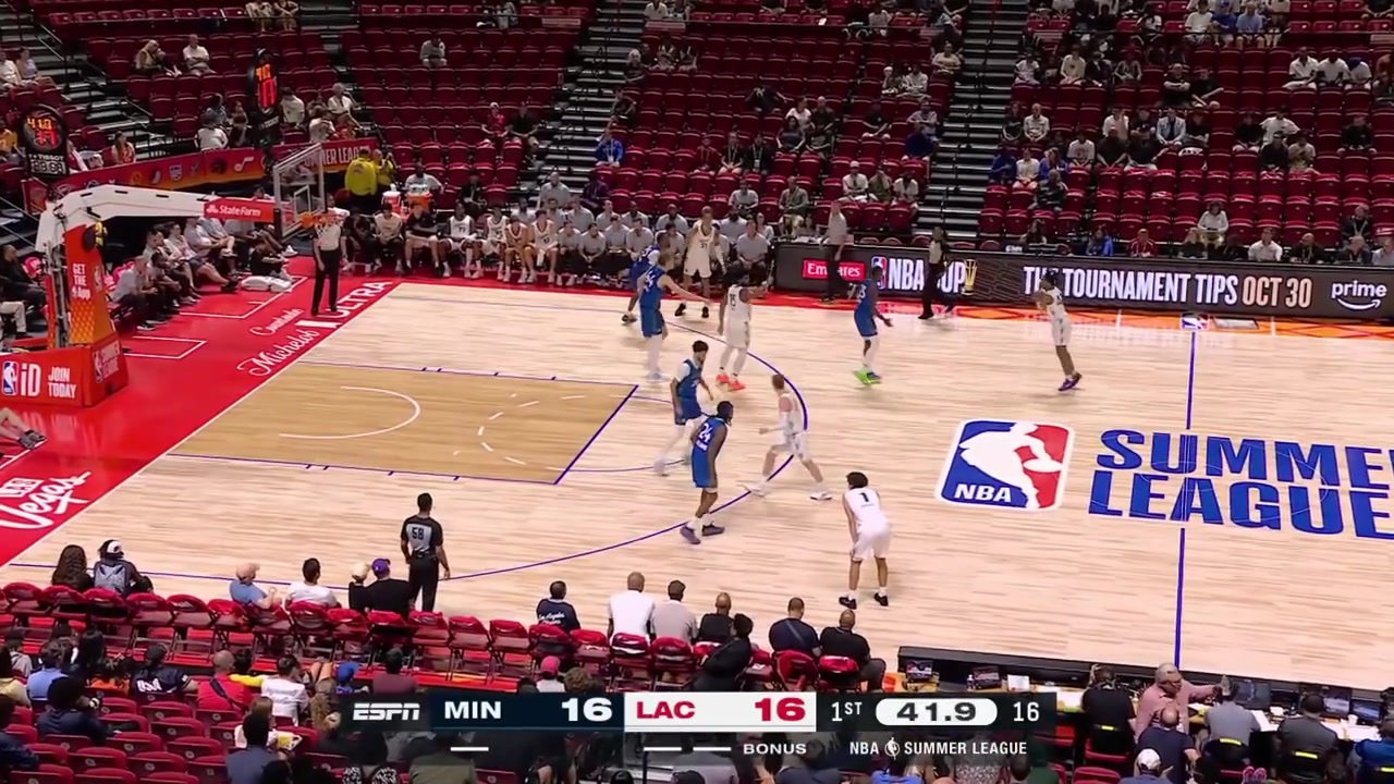 Keaton Wagler with the jumper and then the nice layup on Rocco Zikarsky but he leaves time on the clock and Damion Baugh hits the deep 3 buzzer-beater off the spin move to end the 1st quarter with a replay