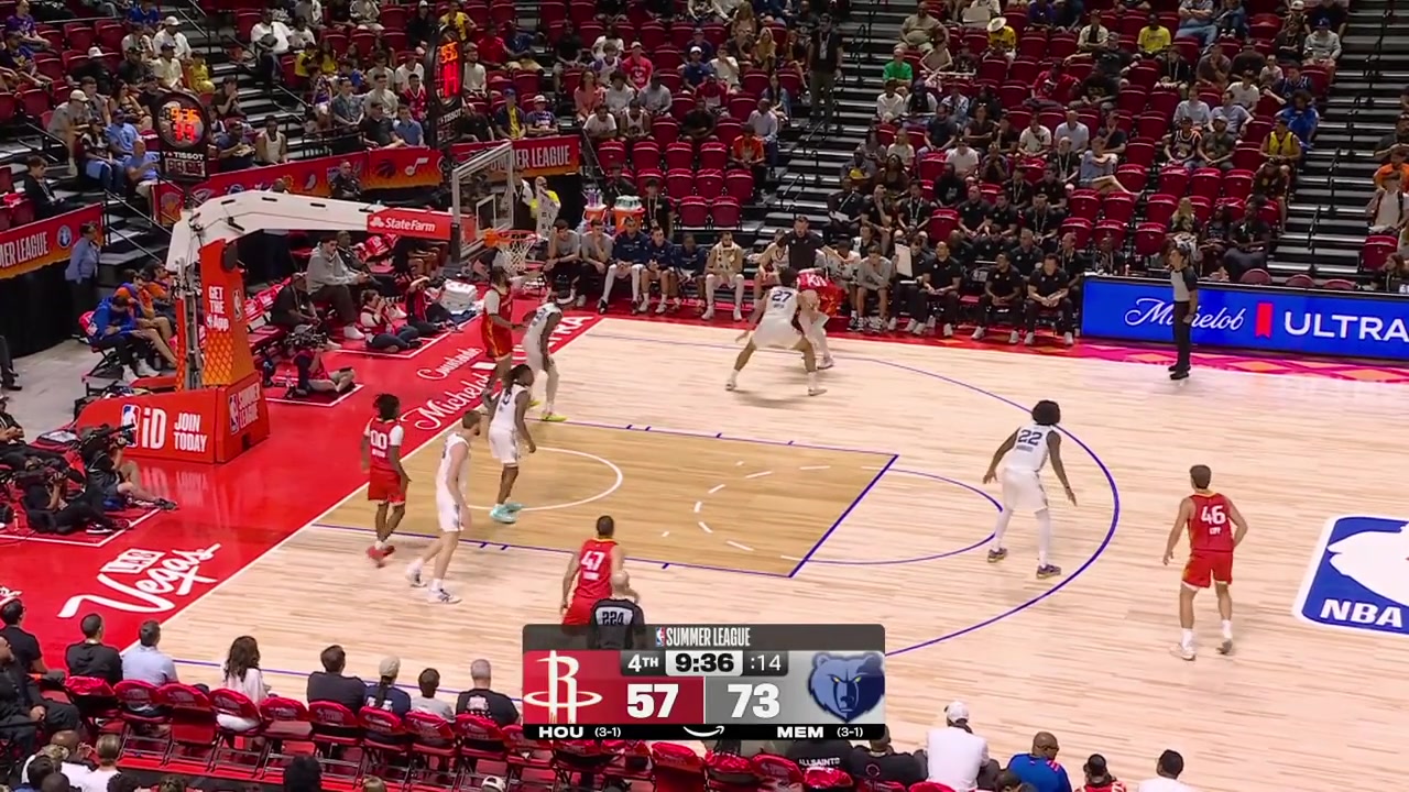 Quadir Copeland takes on Cameron Boozer goes around him and scores the beautiful reverse layup between him and Lawson LoveringChris Ledlum shows his strength as he drives on Lovering and scores the And-1 with replays