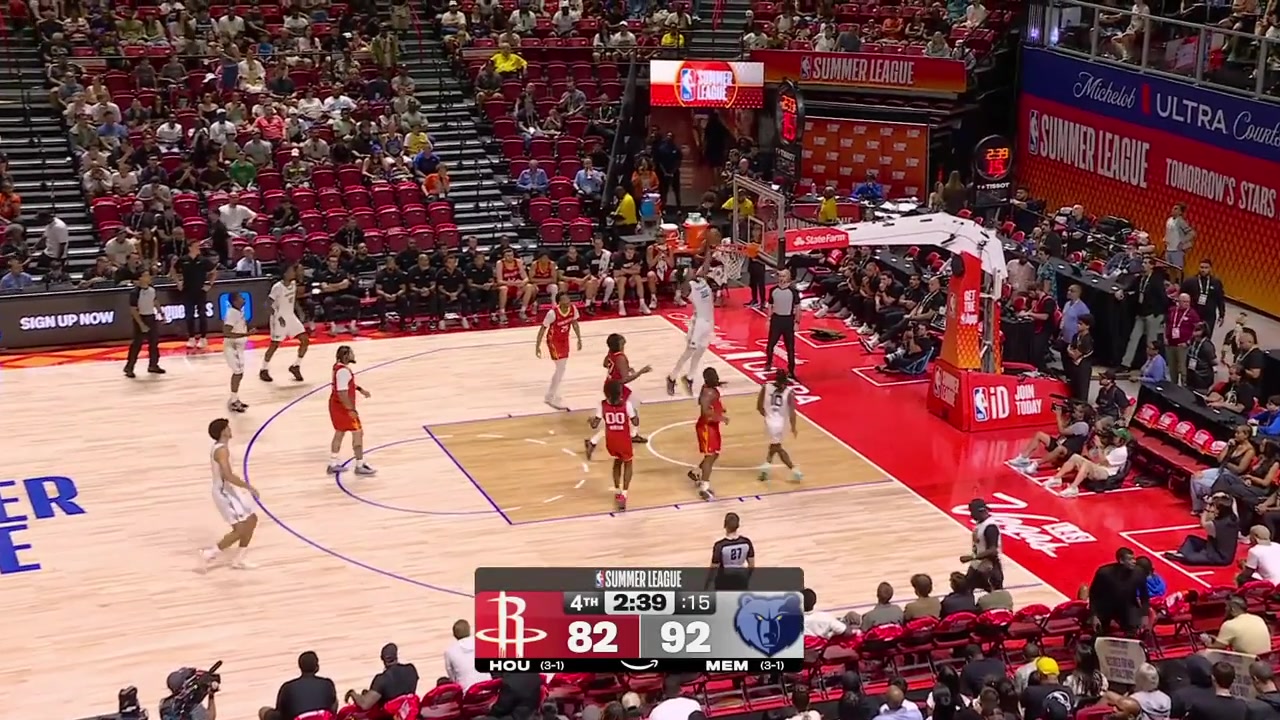 Cedric Coward hits an important 3 over Quadir Copeland in the 4th quarter and a trash talk starts between the two with a replay