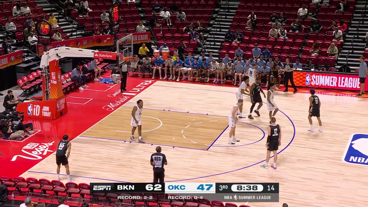 Dain Dainja goes around the defender and finishes with the powerful lefty dunk with replays