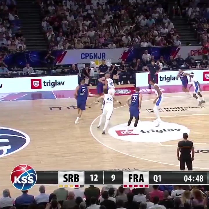 Jokic threads the needle for the bucket