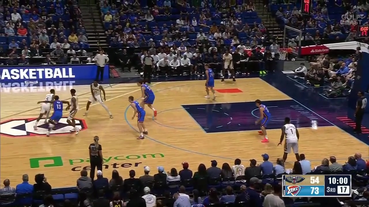 Zion Williamson hits a rare 3 and later on scores a cutting dunk with a replay