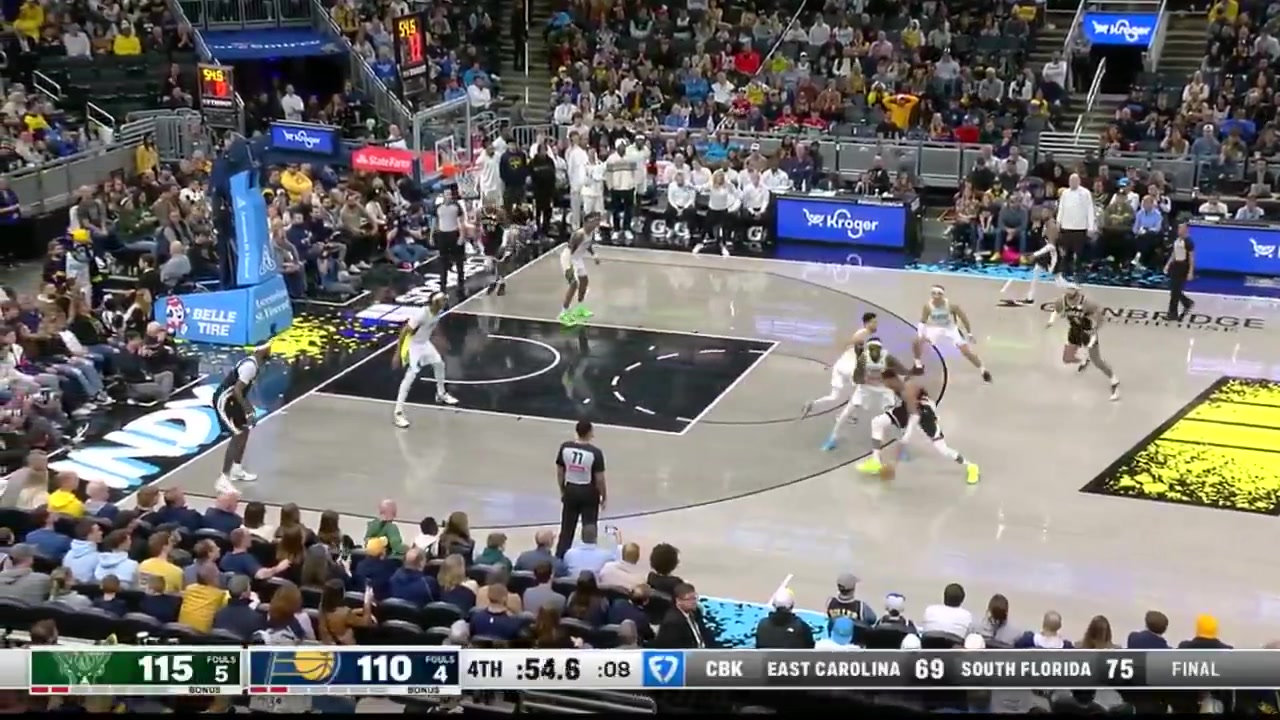 Giannis hits the dagger middy over Siakam