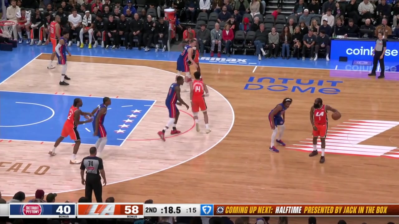 Kawhi Leonard gets to his spot fades away over Ausar Thompson and hits the shot to reach 25 points