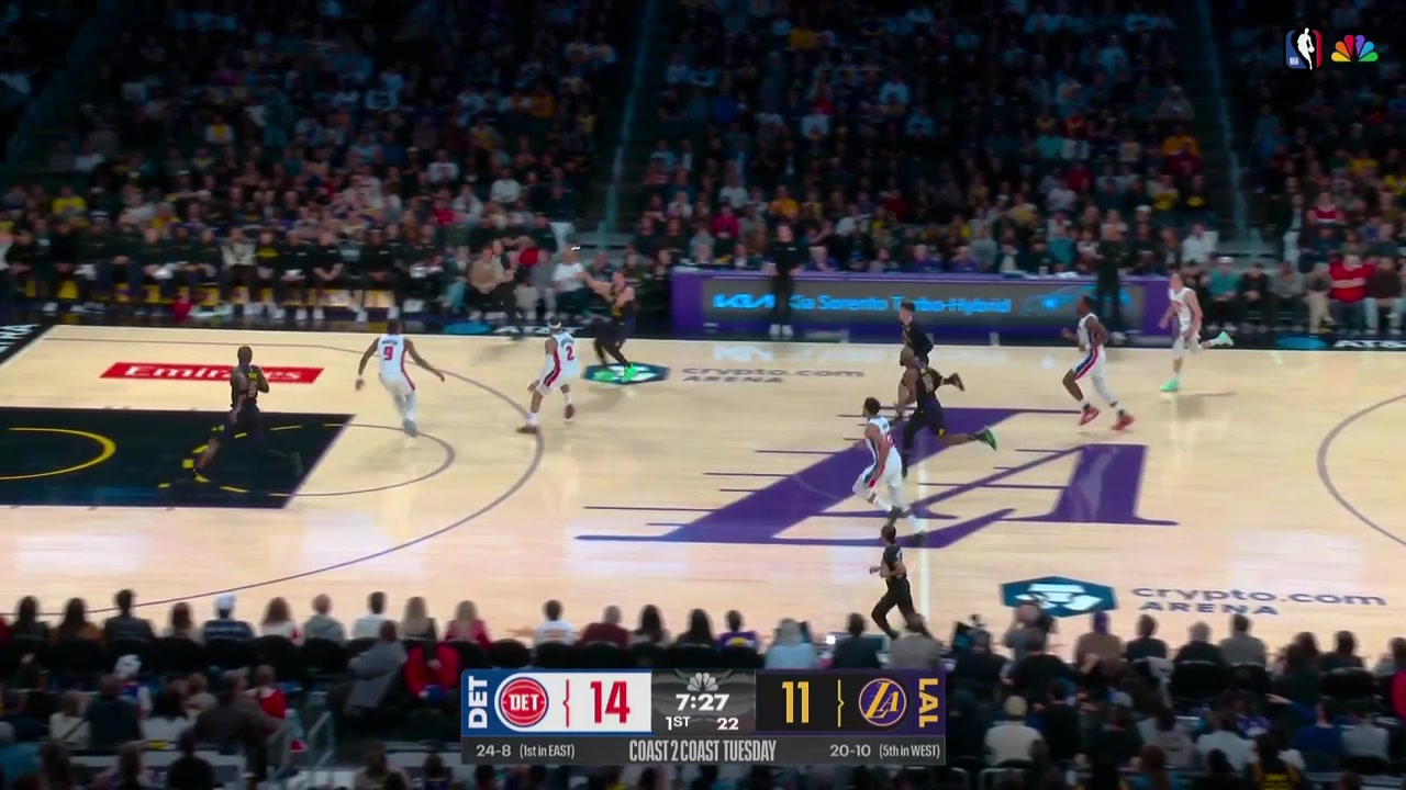 Luka finds Deandre Ayton for the oop