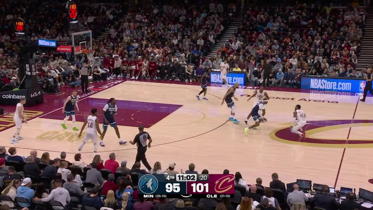 Evan Mobley with the lefty alley-oop dunk