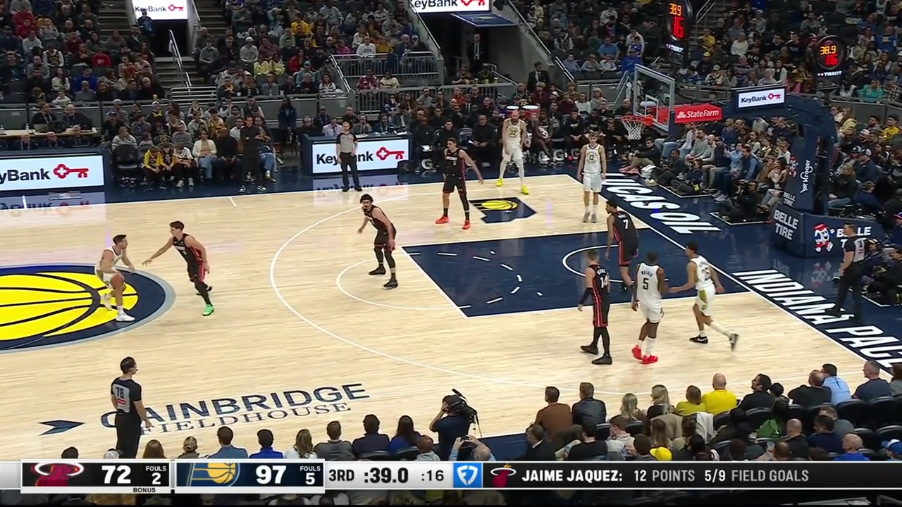 Jay Huff with the one-handed reverse dunk and then Statue of Li… - NBAclips