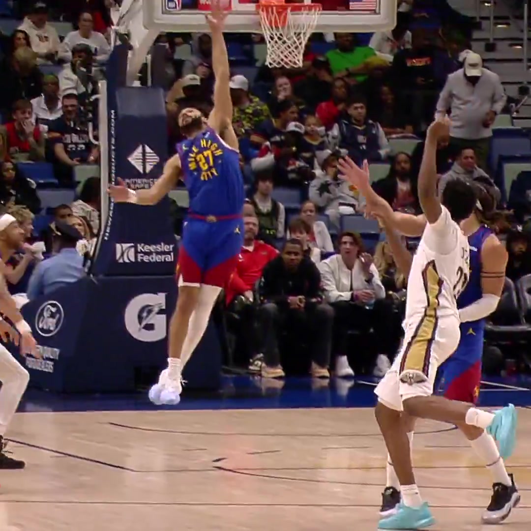 slo-mo Trey Murphy spinning lob