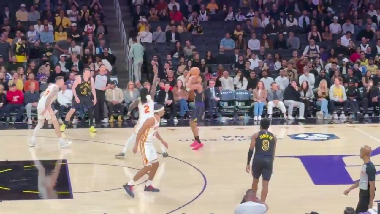 LeBron finds Kobe for late 4th quarter 3