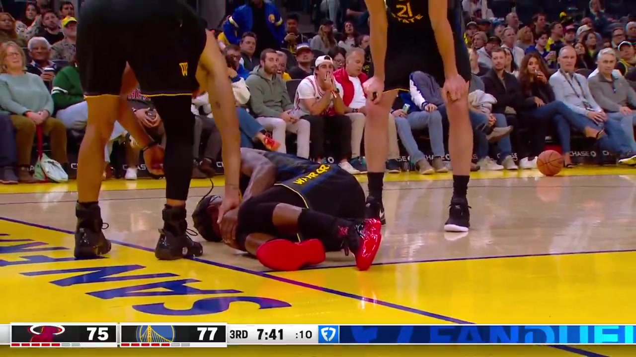 Jimmy Butler's knee injury Replay