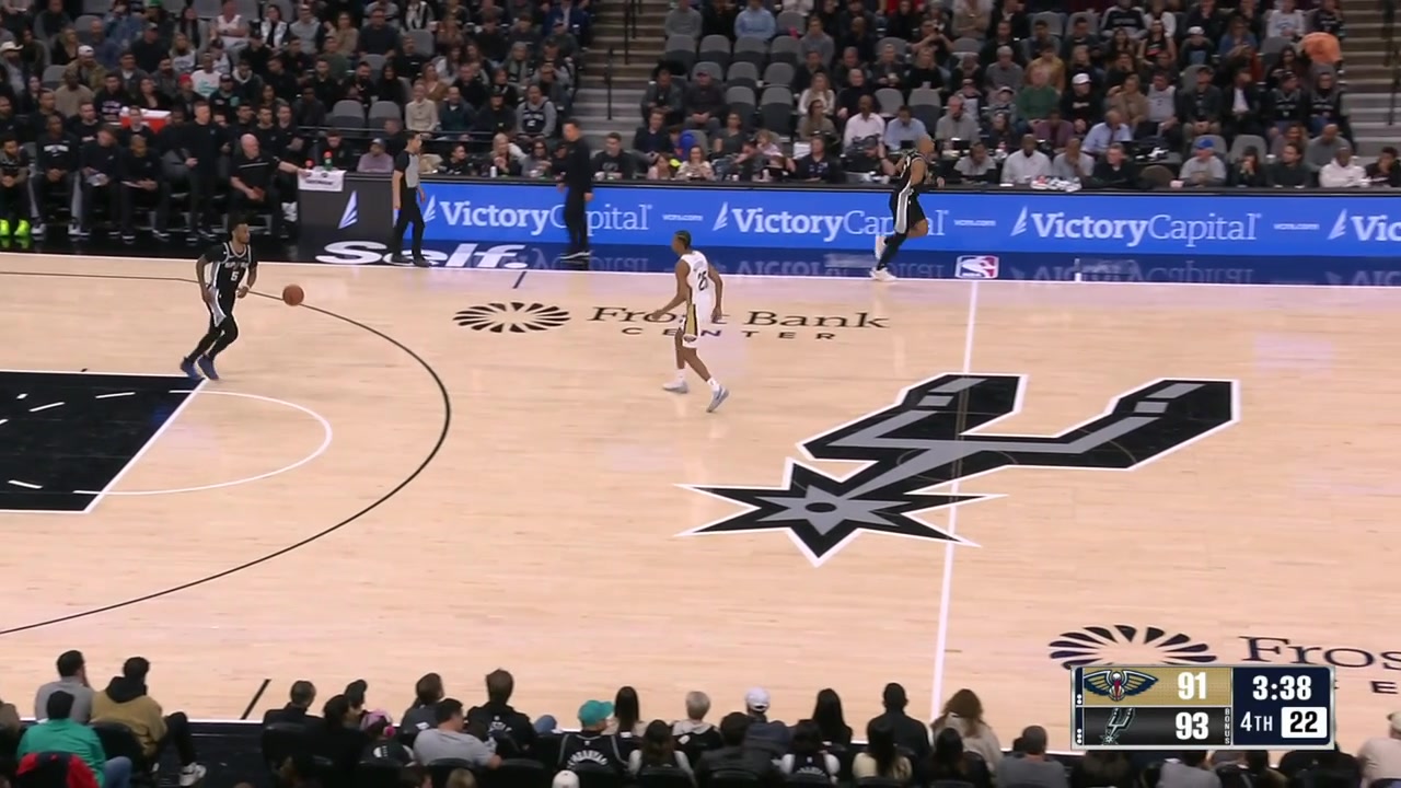 Yves Missi interrupts the alley-oop pass to Victor Wembanyama and Zion Williamson with the clutch fastbreak dunk to tie the game with replays