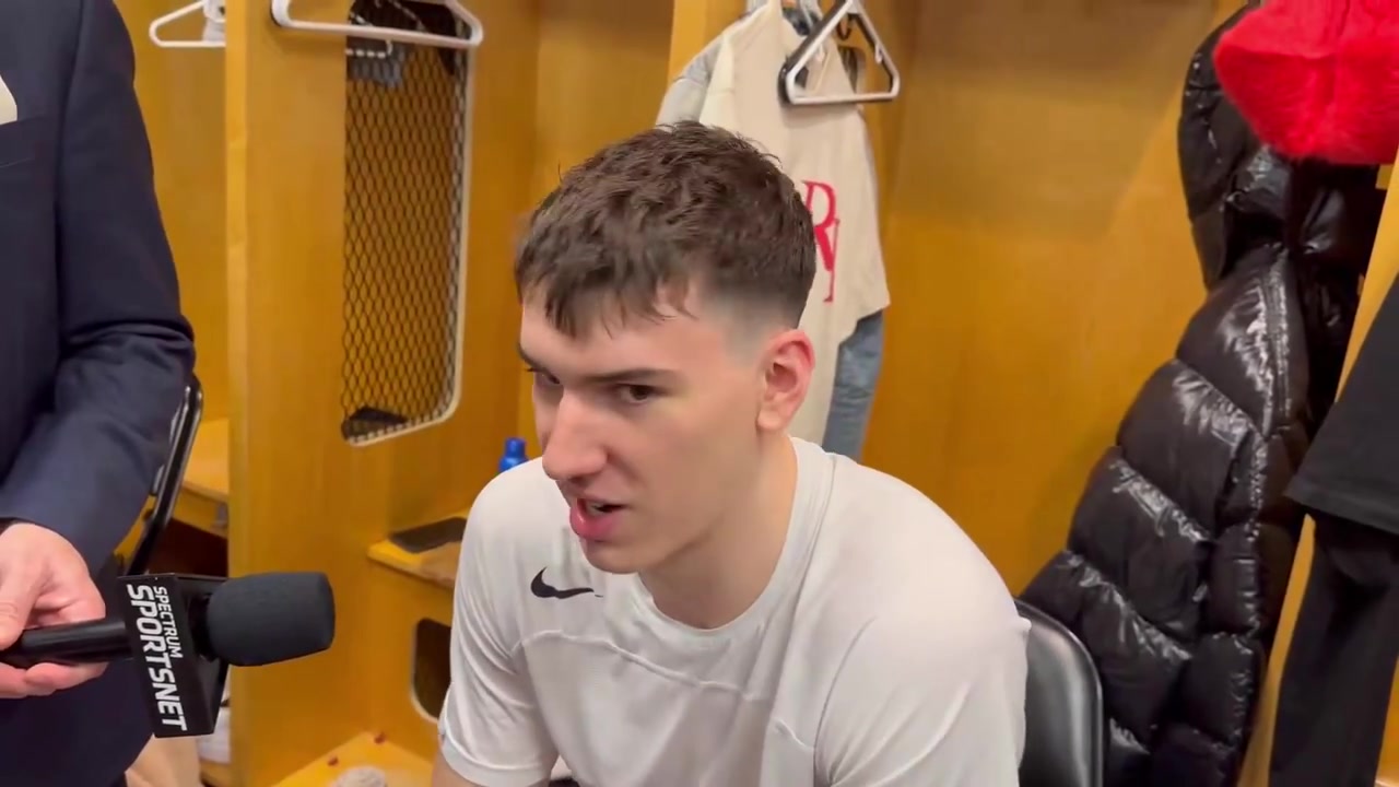 Jaxson Hayes went through the legs for in-game fastbreak dunk tonight Which stirred some debate Jake LaRavia He didnt get that high The only player that does it in the league is Obi Toppin -Luka Doncic off camera I did it when I was a teen I have a video