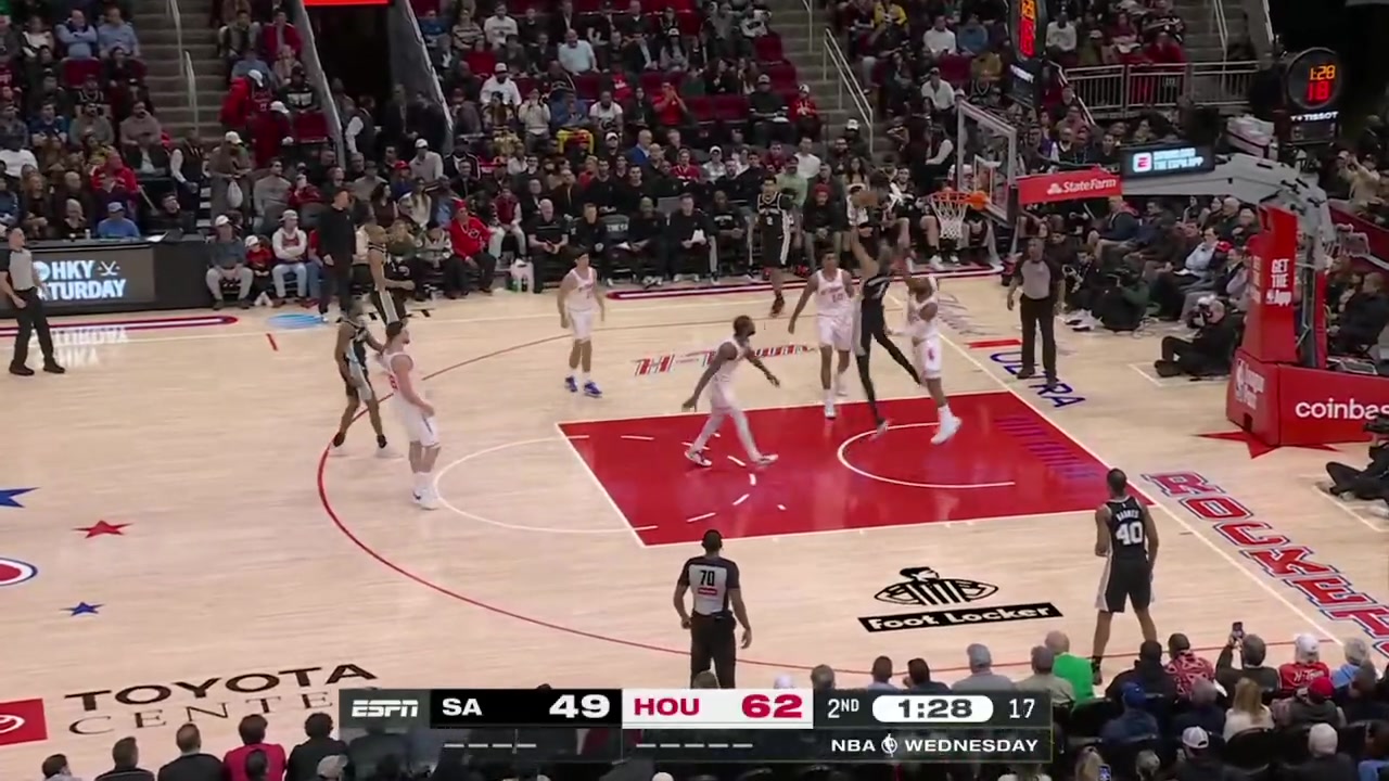 Noises from Doris Burke after Wembanyama throws down the reverse jam