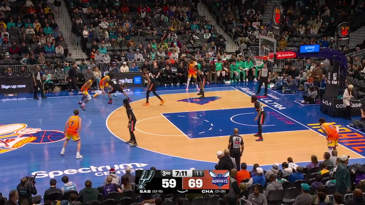 LaMelo Ball with the mid-air alley-oop lob to Miles Bridges for the fastbreak dunk with replays