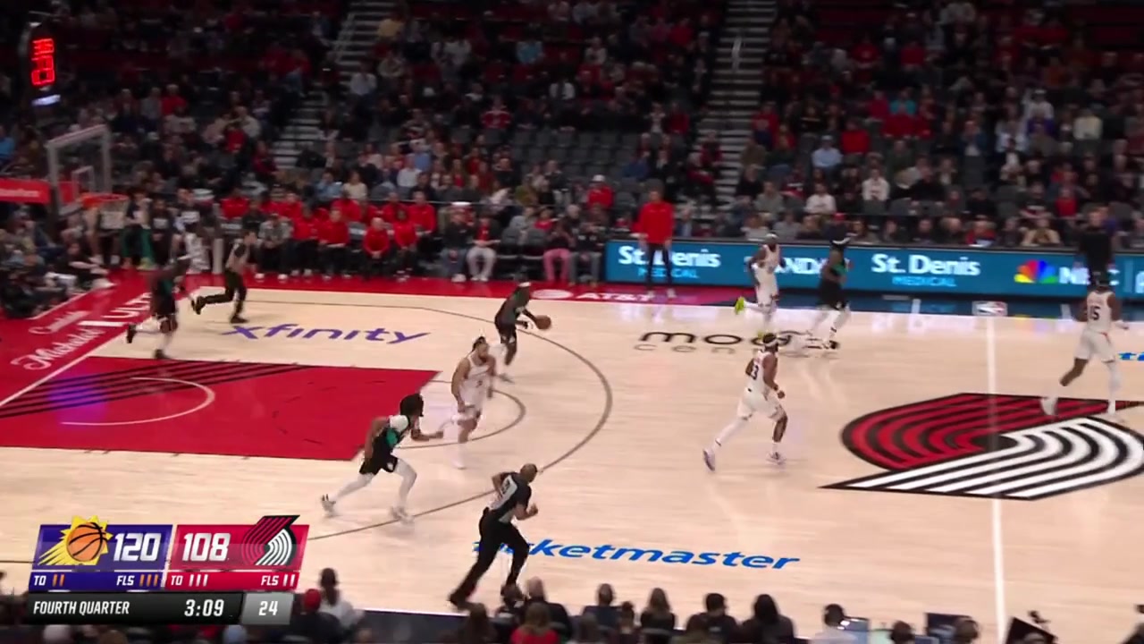 Shaedon Sharpe explodes into the air for the huge slam plus the foul
