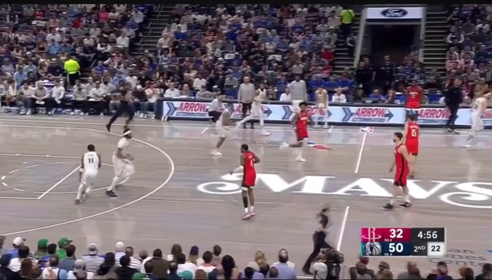 AD made his Mavs debut 1 year ago Here he catches a lob from Kyrie The only time both of them played together