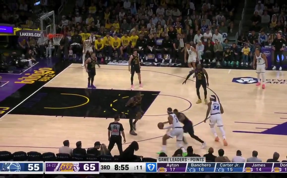 Paolo Banchero doing it all Nailing a tough fadeaway jumper and an accurate strong pass