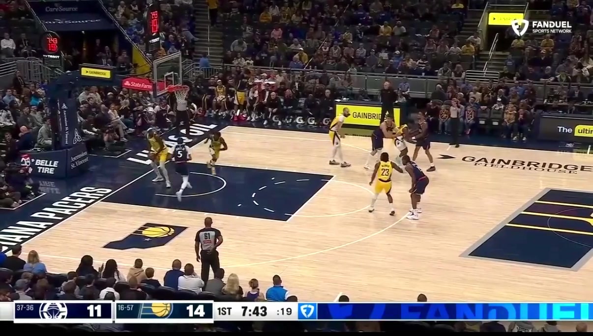 Jarace Walker jumps real high and slam-dunks the basketball to score 2 points