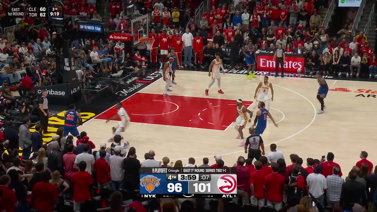 Karl-Anthony Towns gets blocked on the drive and OG Anunoby hits a big tough corner 3 to beat the shot clock cutting the Hawks lead down to 2