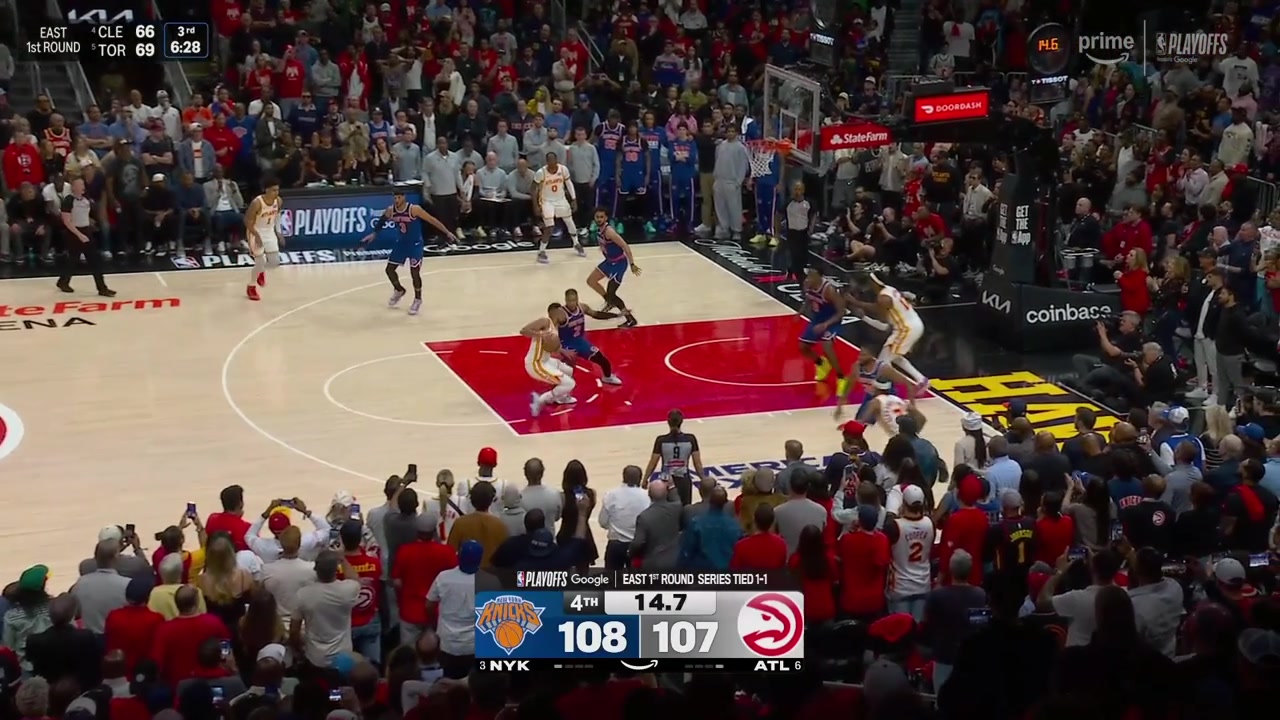 CJ McCollum gives the Hawks a lead with 125s remaining