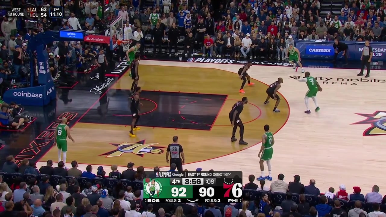 Jaylen Brown hits a clutch jumper to bring the Celtics's lead back up to 4