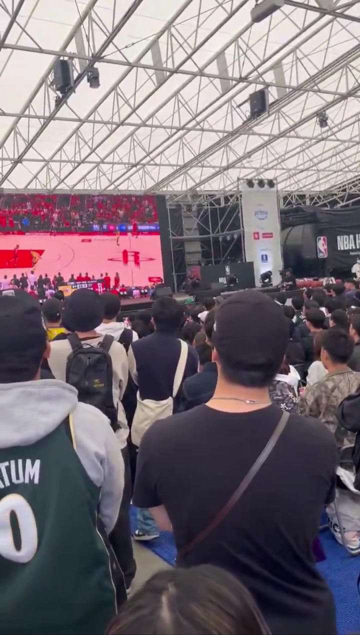 Japanese crowd reaction to Lebron's game-tying three