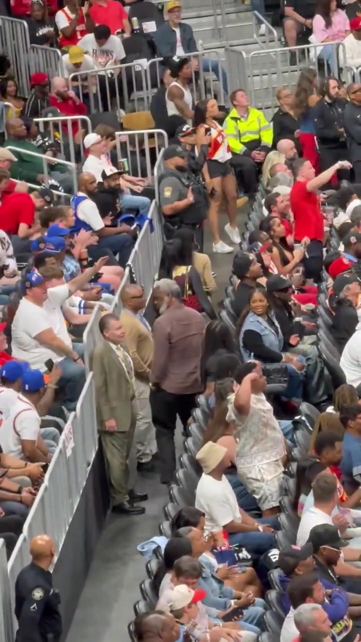 Charles Oakley and James Dolan are in Atlanta for KnicksHawks Game 4 about 15 seats apart