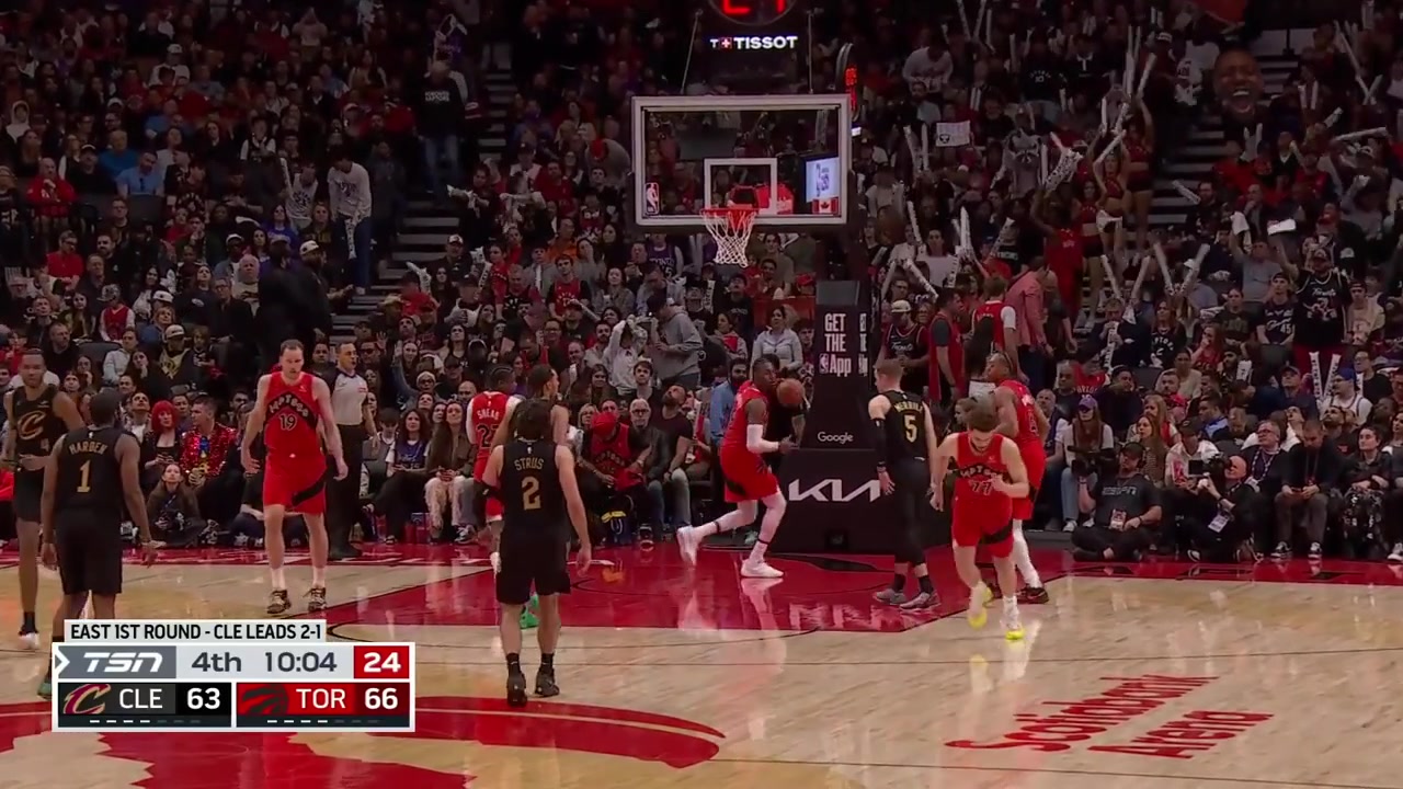 Scottie Barnes goes coast to coast for the dunk with replays
