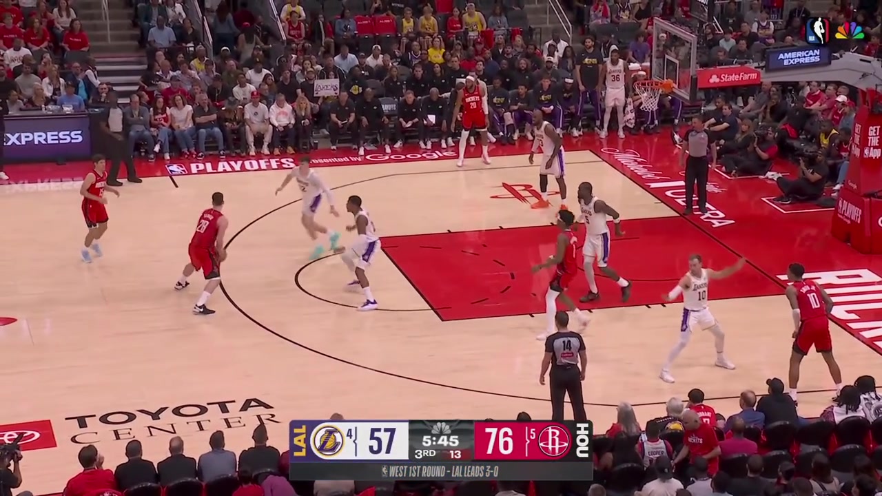 Deandre Ayton hits Alperen Sengun in the head with a hard elbow and gets ejected from the game with replays
