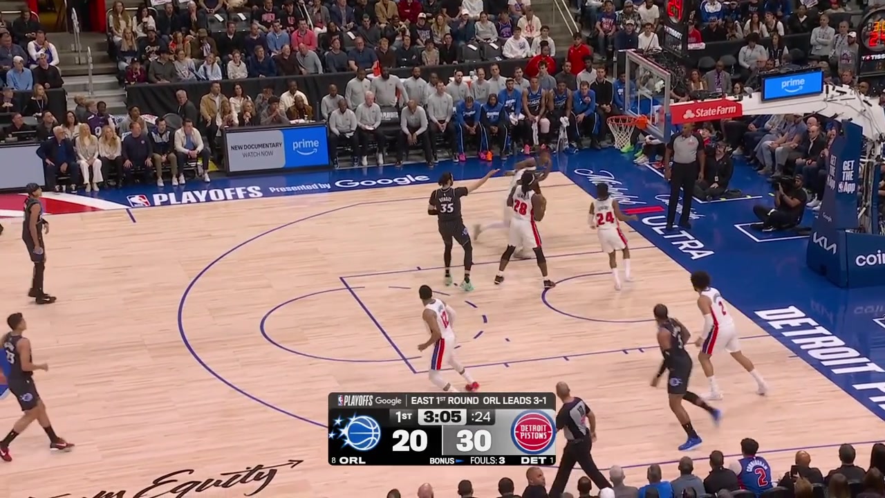 Daniss Jenkins passes to Caris LeVert for the driving dunk as Goga is slow on the closeout with a replayThe Pistons are up 12