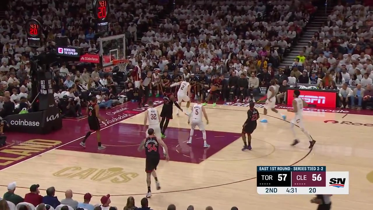 Ja'Kobe Walter nails another 3 then gets the steal on the other end for a slam dunk to put the Raptors up 4 Cavaliers call timeout