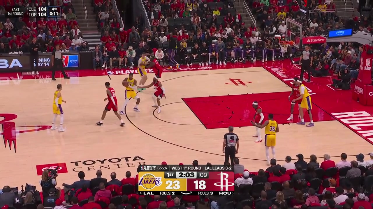 Rui Hachimura takes Jabari Smith Jr away with the pump fake but Amen Thompson with a great block under the rim right in time to help with replays