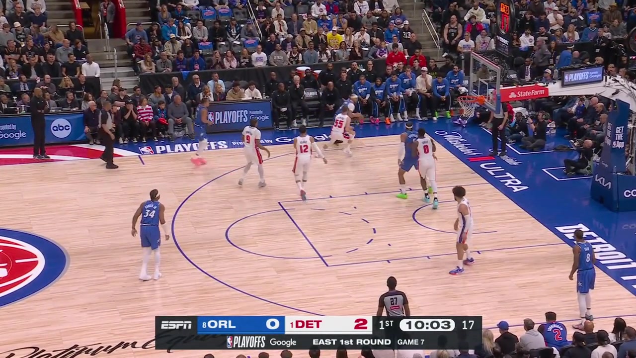 Paolo Banchero hits three 3s and a turnaround jumper to take an 11-10 lead vs the Pistons on his own with replays