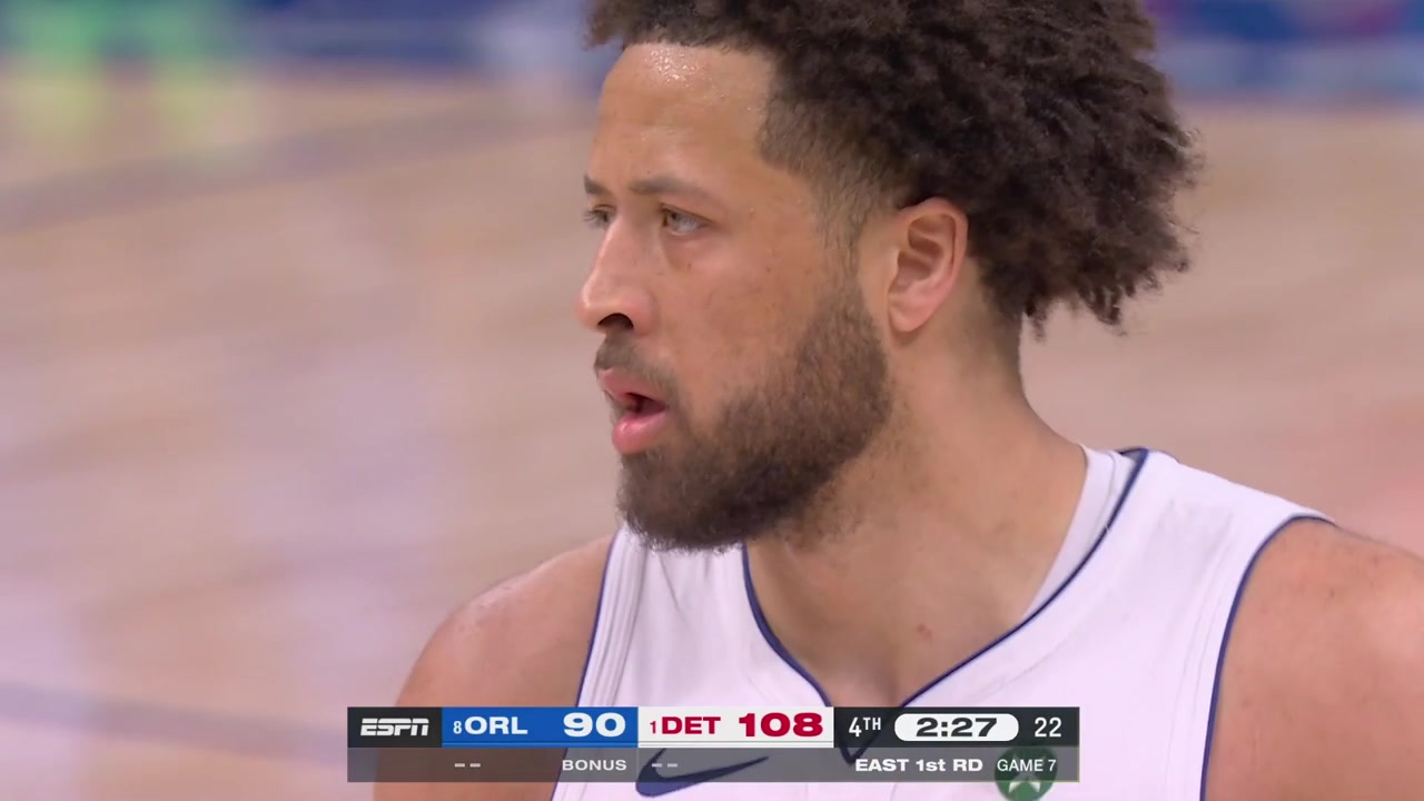 Hey hey goodbye singing along by the Pistons crowd