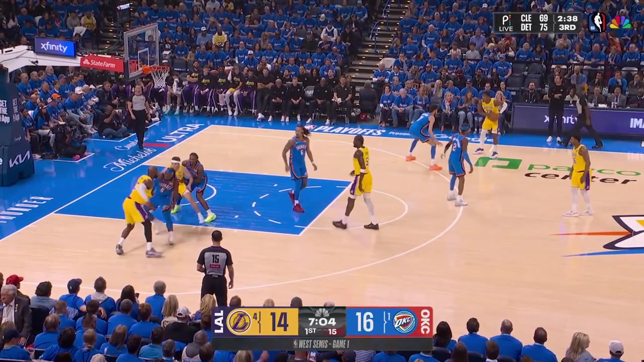 LeBron James backs down Cason Wallace in the post and scores the turnaround to give him 10 points Thunder timeout