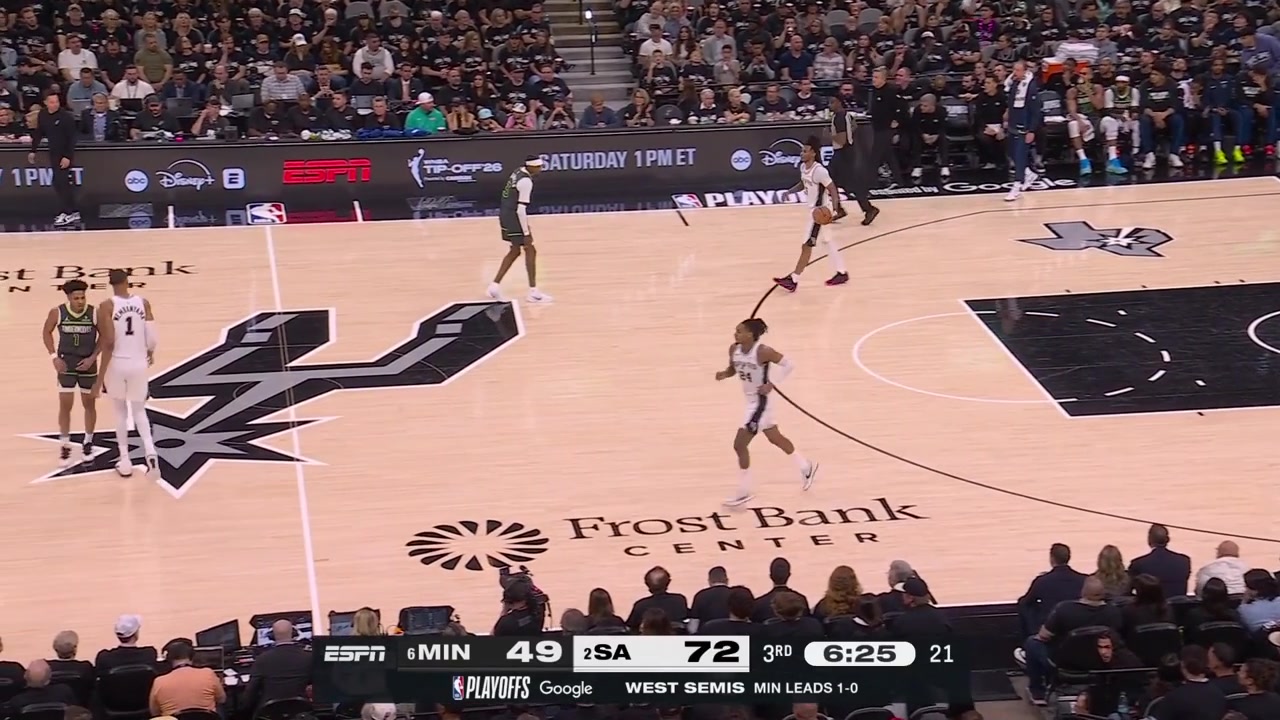 Stephon Castle somehow manages to regain control of the ball in mid-air and scores the And-1 reverse layup on Jaden McDaniels with replaysHe also went to drink some juice to rehydrate4th foul on McDaniels