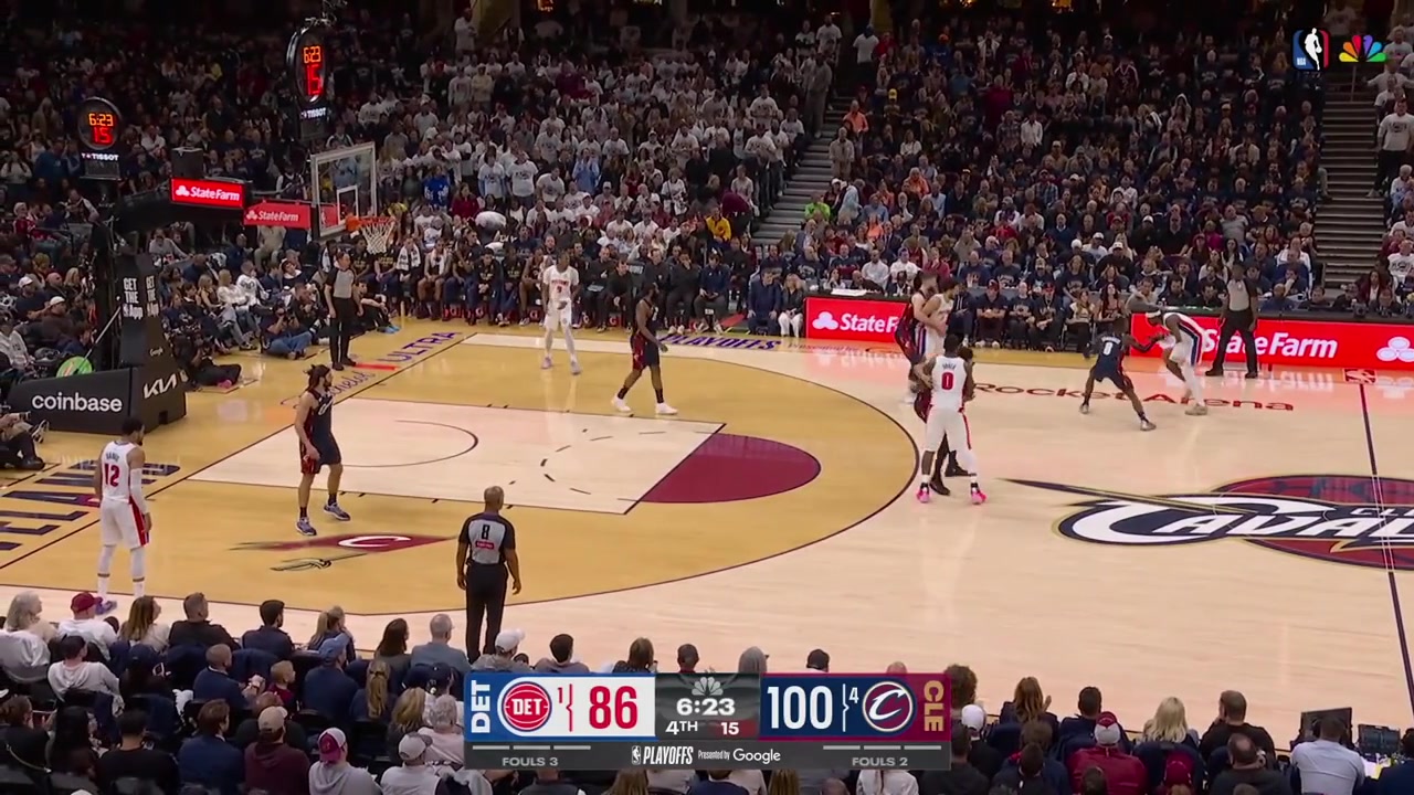 Lowlight Jalen Duren caught daydreaming in the paint wide open as Cade Cunningham finds him with a beautiful pass but Duren wasn't readyWith a replay