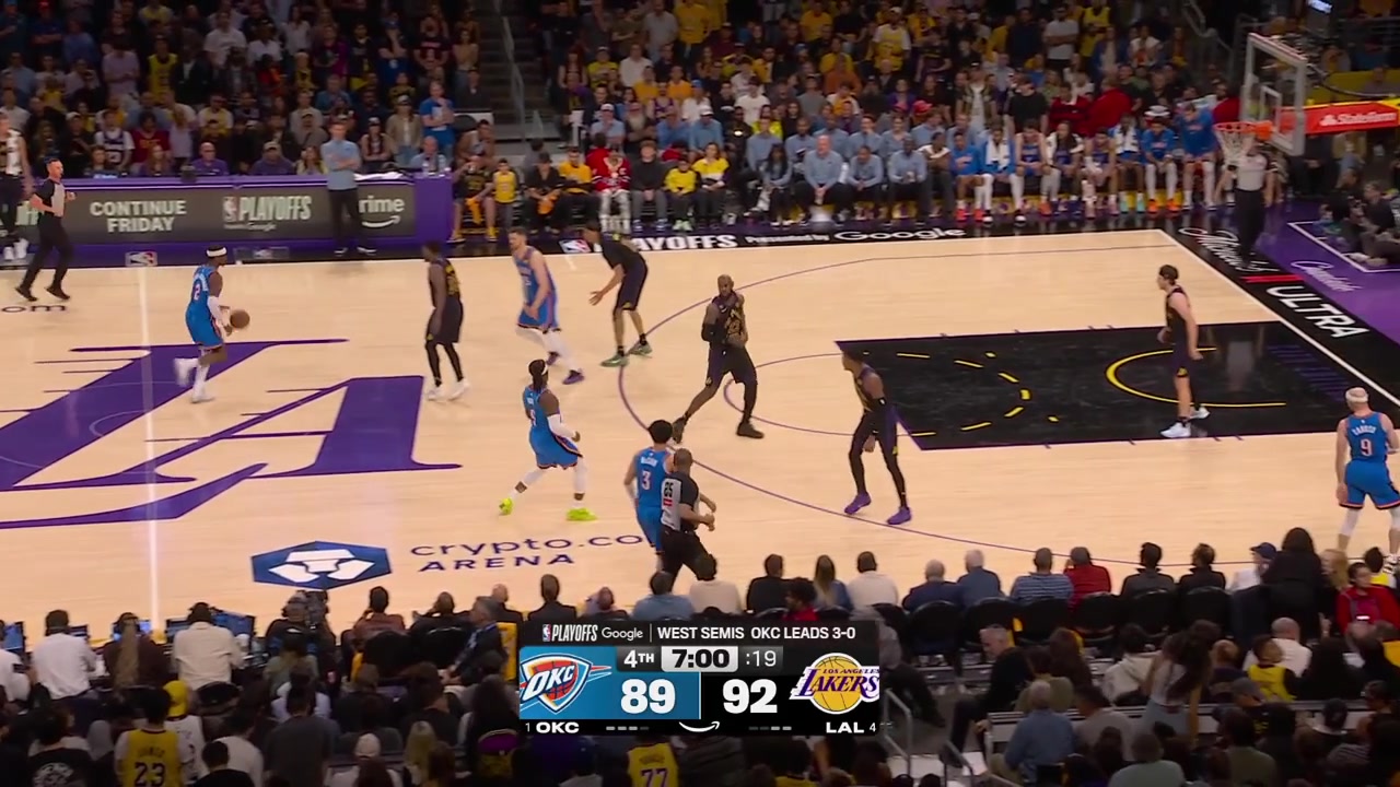 Jared McCain hits the corner 3 to tie the game