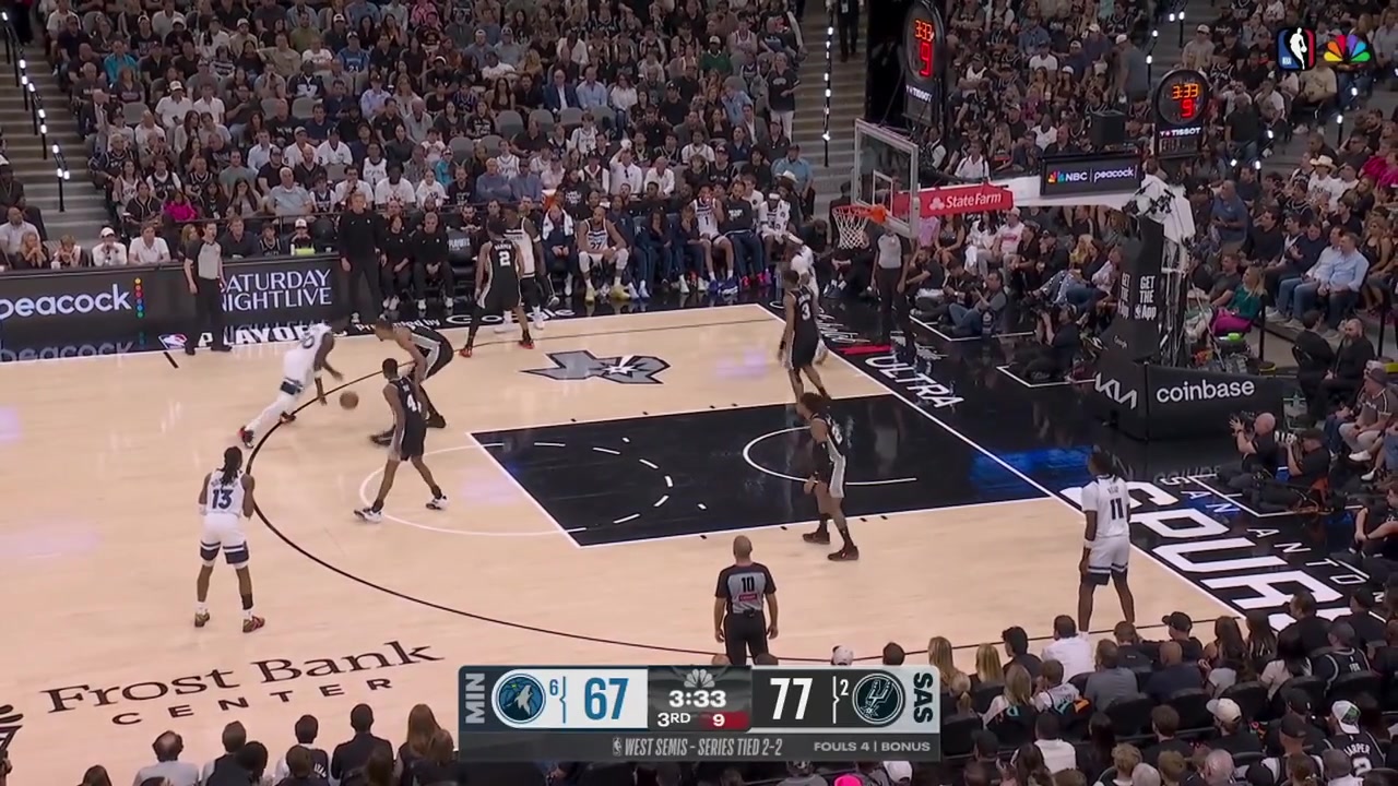 Julius Randle fails to score over Victor Wembanyama on 3 consecutive tries under the rim