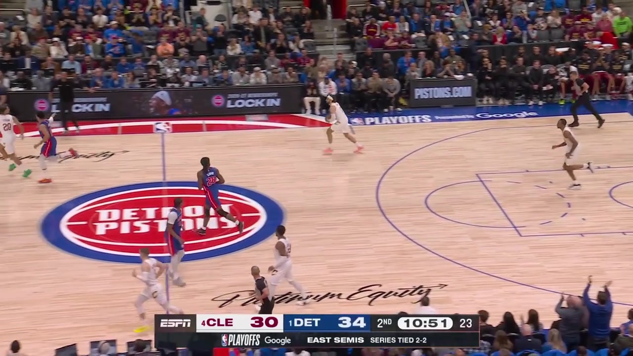 Isaiah Stewart blocks Jaylon Tyson under the rim Tyson gets the ball back and Stewart grabs the ball as well forcing a jump ballStewart takes the ball away from Tyson who gives Stewart a hit Harris have some words to Tyson and a stare down Tech on Tyson upon review