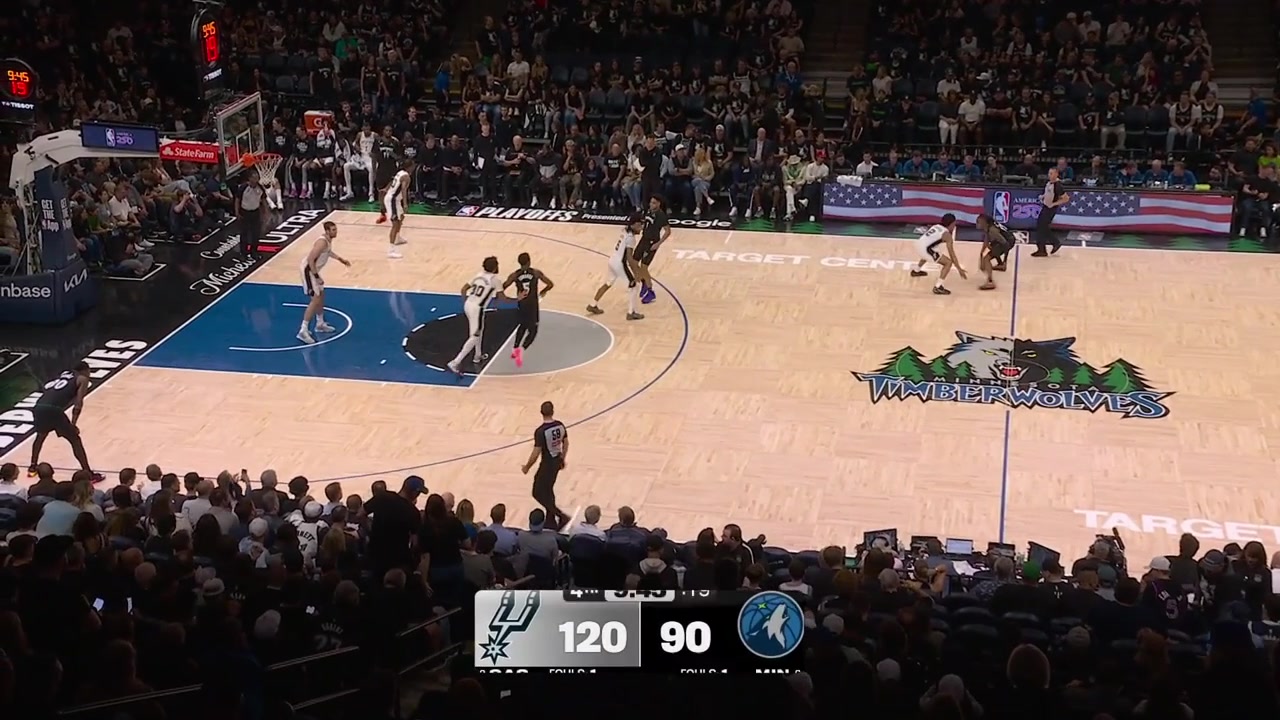 Terrence Shannon Jr with the driving layup with his off hand to give him 18 points