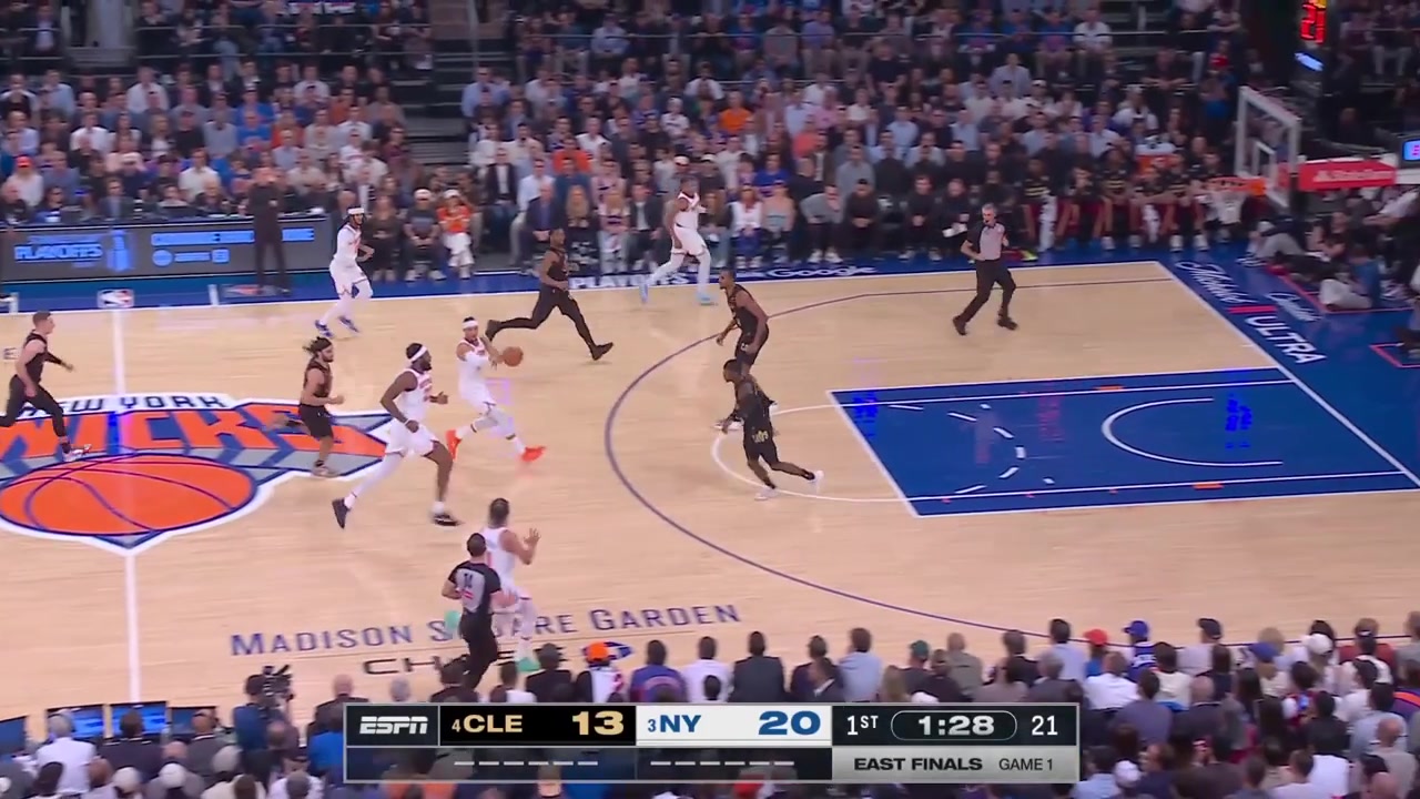 Lowlights Jalen Brunson awfully bricks back to back 3s as both teams are 220 from 3 to start the game Sam Merrill with the And-1 layup