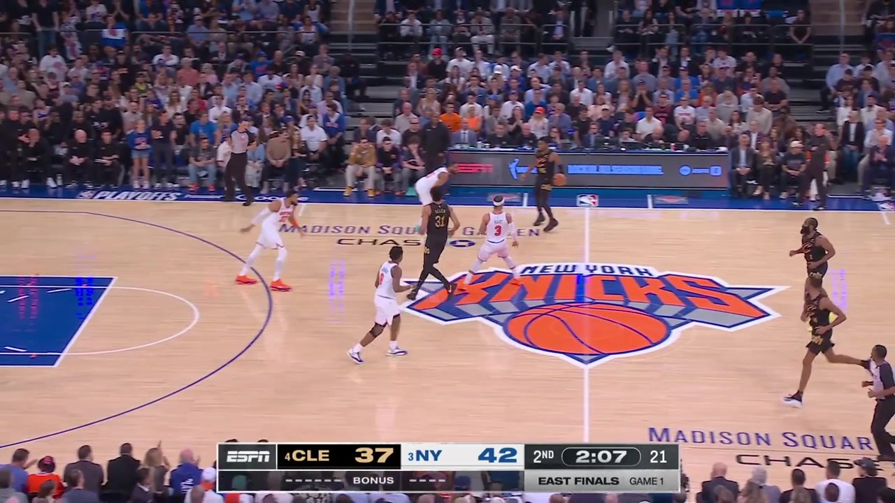 Donovan Mitchell hits the 3-pointer And-1 with replays