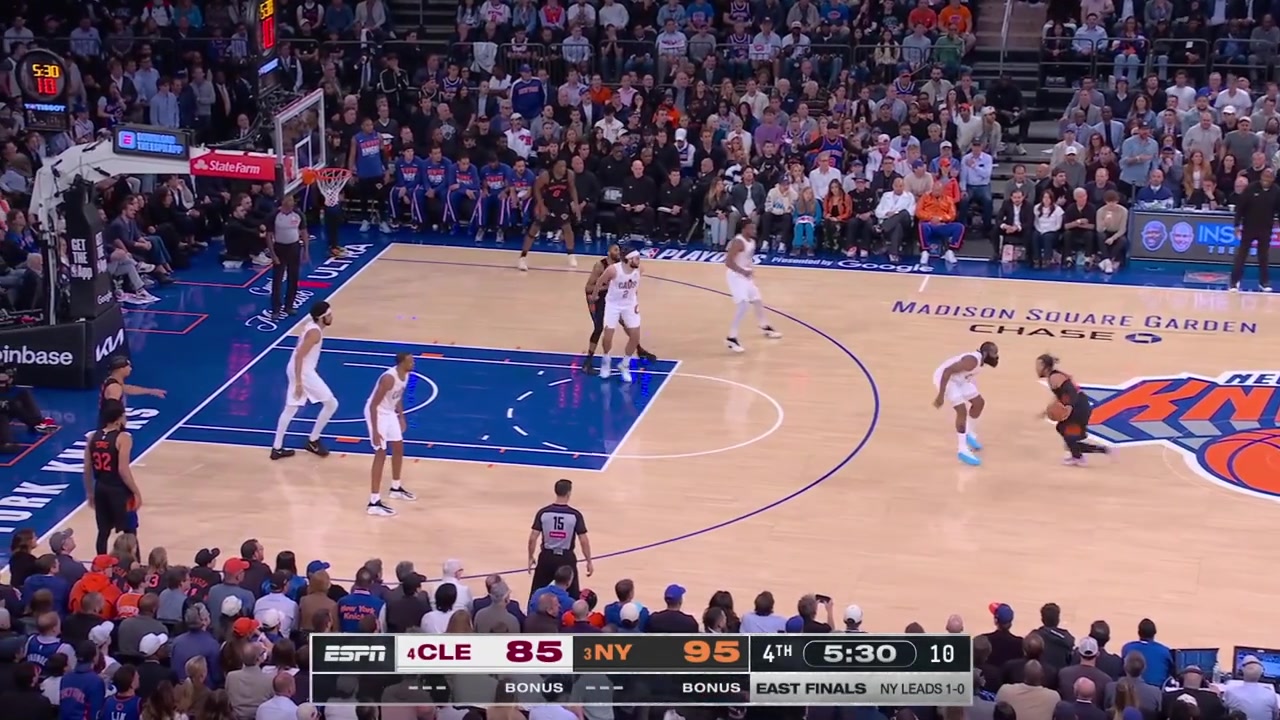 In a Deja Vu of game 1 Jalen Brunson attacks James Harden and scores the jumper over him