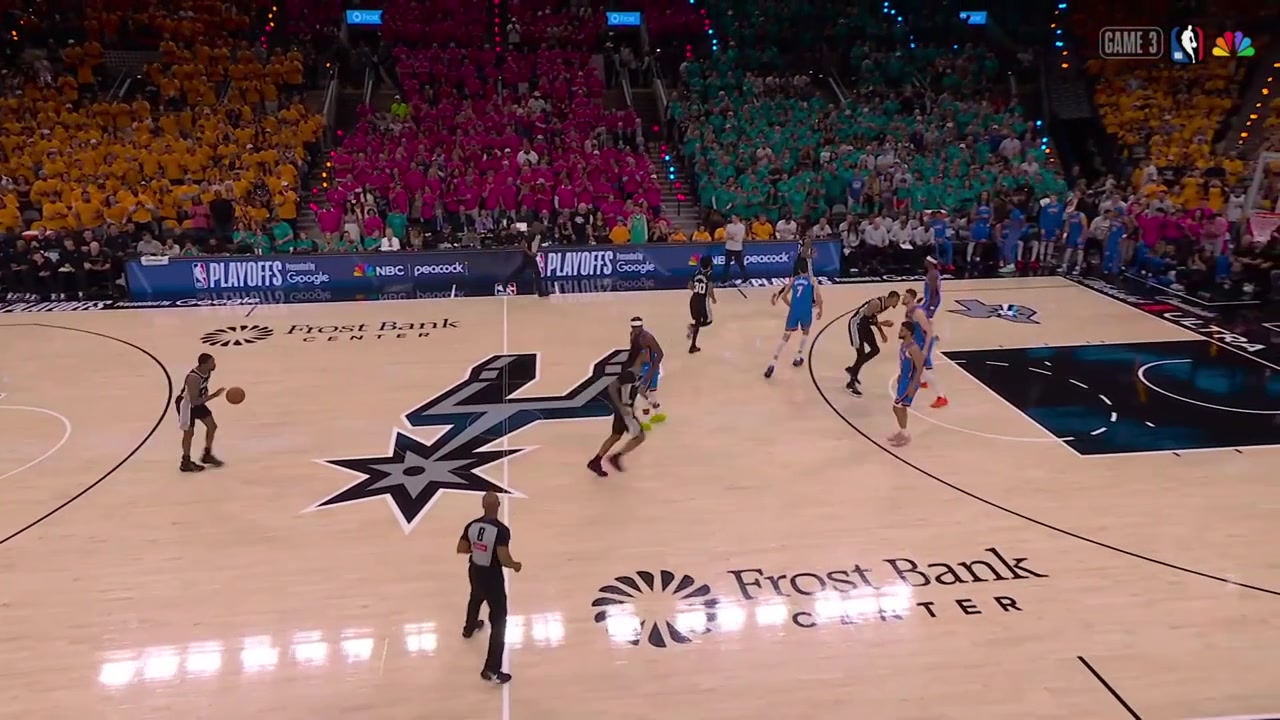 De'Aaron Fox with the driving layup on Lu Dort to start game 3