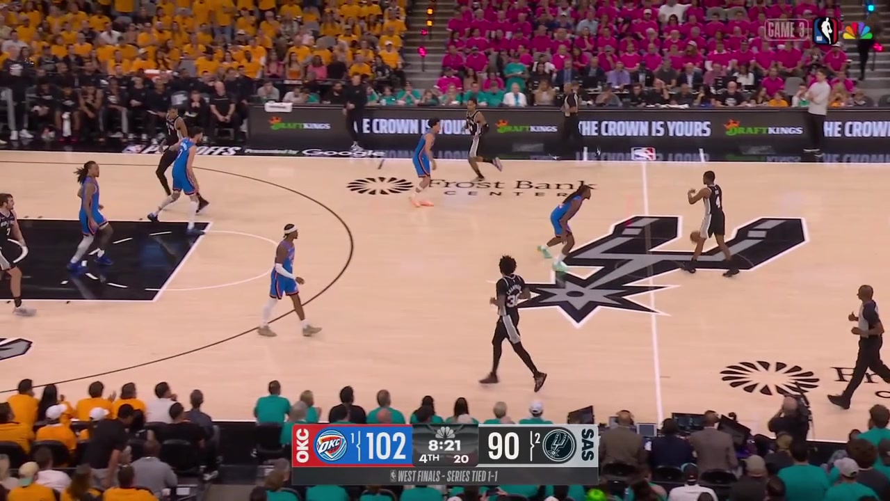 Victor Wembanyama hits the mid-range jumper to give him 21 points cutting the Thunder's lead to 10