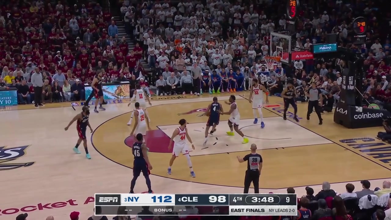 Evan Mobley scores a nice bucket and Jalen Brunson scores the layup over him at the other end getting the Knicks closer to a win in game 3 and going up 3-0 in the ECF series